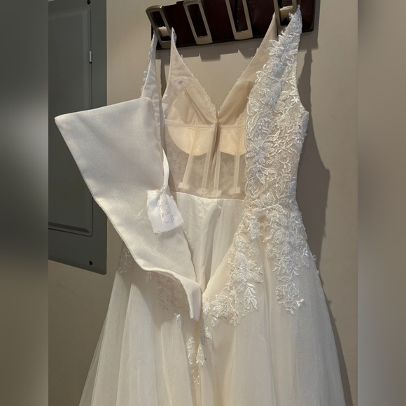 Wedding Dress & Veil - Picture 11 of 14